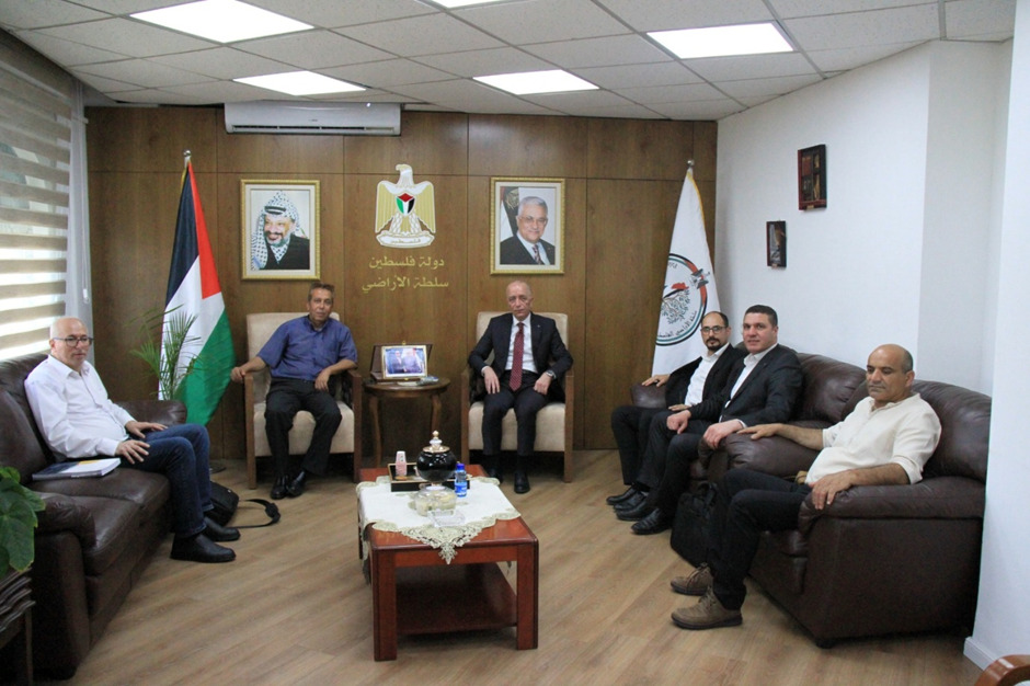 التجمع الأرشيفي الفلسطيني يُعزز التعاون مع سلطة الأراضي لحماية الإرث الوثائقي الوطني